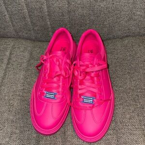 Pink sketchers size 8 NWT